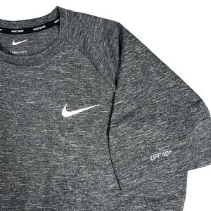 Nike Swim Shirt Mens Medium Gray Dri-FIT UPF 40+ Rash Guard Short Sleeve